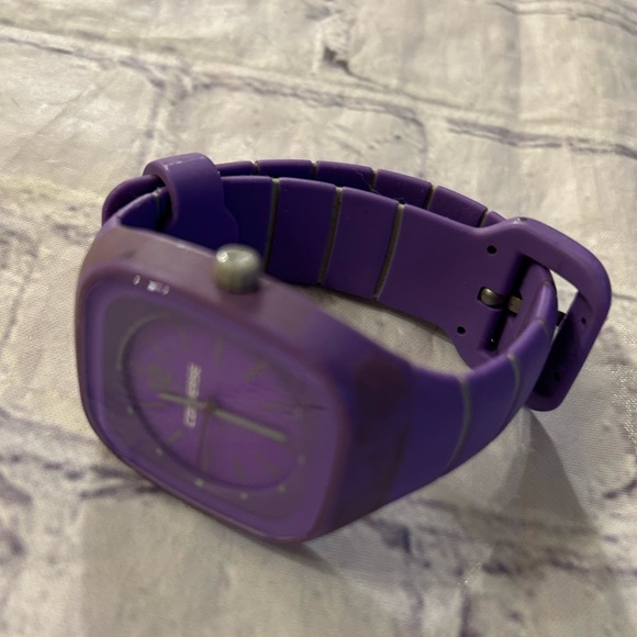 CONVERSE QUARTZ MOVEMENT PURPLE SILICONE STRAP WATCH - Picture 2 of 10